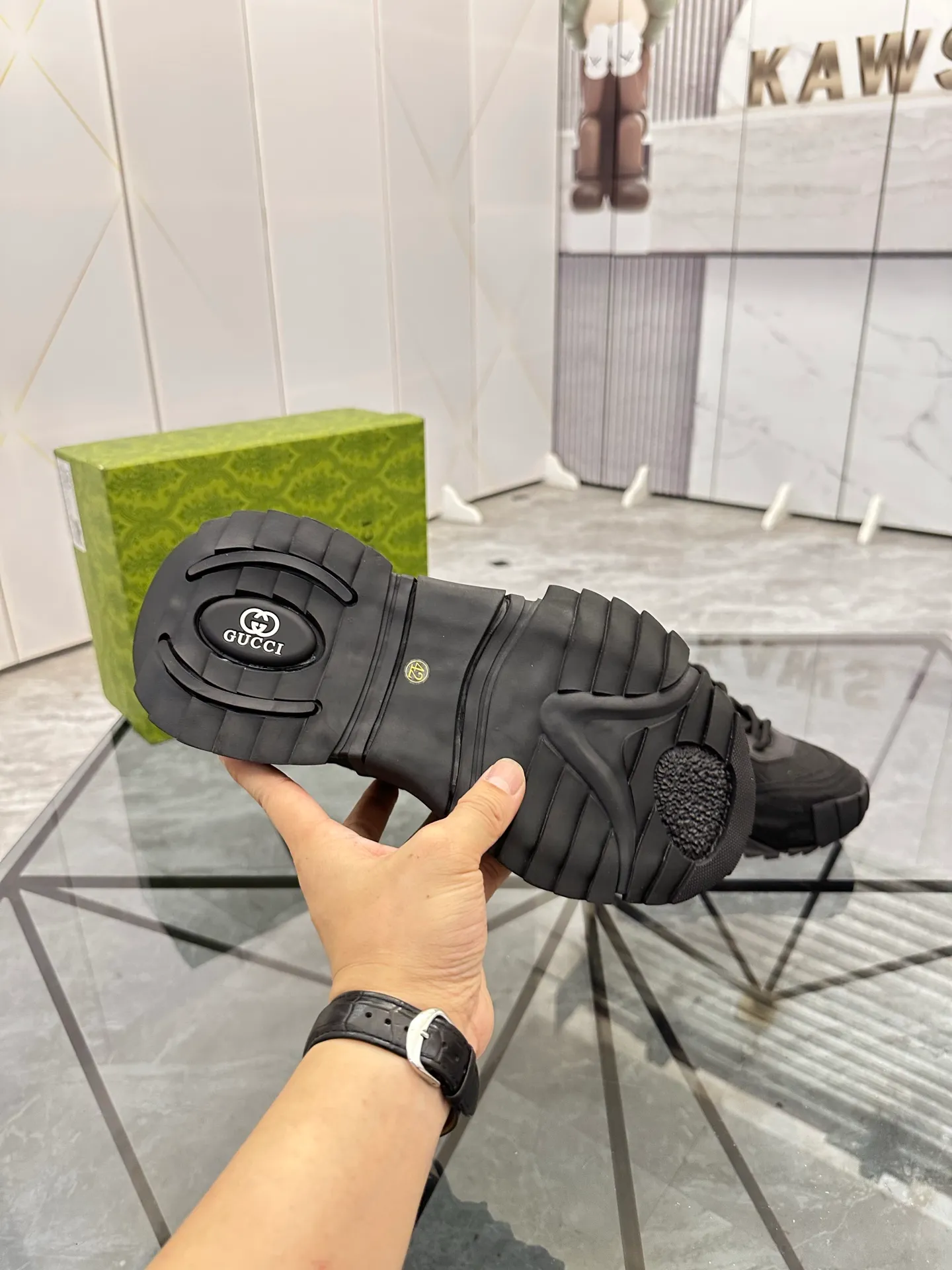 Men's shoes for sale 💰: 💰P580¥ Product trademark: Gucci* "Gucci*" low-top casual shoes Regular size: 38-45 (can be customized to 46) Large size Product materials: Upper imported cowhide stitching original material, breathable lining, original outsole. No.: 0008